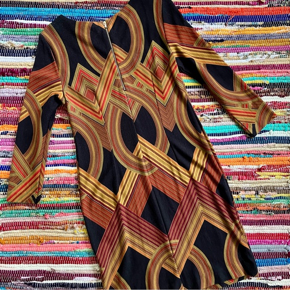 Just Taylor ~ Geometric art deco print dress - Picture 6 of 6